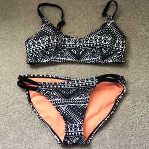 CUTE BLACK AND WHITE BIKINI